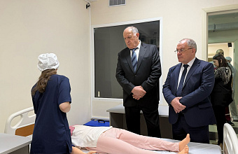 В ДГМУ прошла встреча Абдулмуслима Абдулмуслимова с ректорами ВУЗов