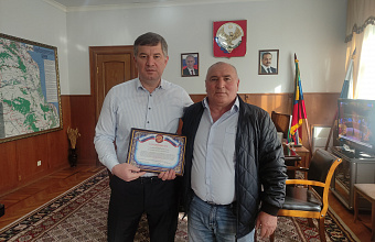 Глава Карабудахкентского района получил благодарность от Михайловского района