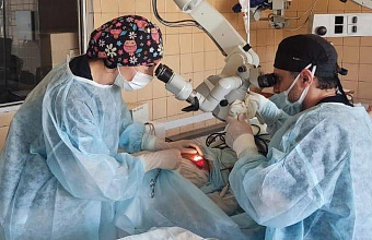 Врач городской клинической больницы Махачкалы вернул слух четырем жителям ЛНР