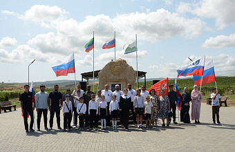 Красота и торжество: в Дербентском районе состоялся автопробег в честь Дня Государственного флага РФ