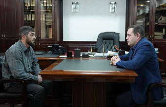 Глава Хасавюрта встретился с добровольцем в зону СВО Анзором Абучевым