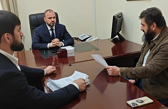 Руководитель Росреестра Дагестана провел личный прием граждан в Общественной приемной Президента РФ
