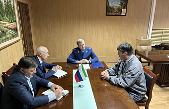 Заместитель прокурора Дагестана Алексей Родивилов провел прием в Тарумовском районе