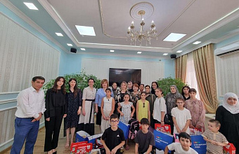 Депутаты Махачкалы присоединились к акции «Собери ребенка в школу»