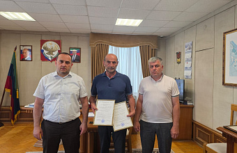 В День ветеранов боевых действий ветерану-афганцу вручили сертификат на улучшение жилищных условий