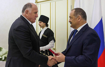 Сергей Меликов поздравил Абдулмуслима Абдулмуслимова с юбилеем