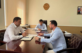 Глава Южно-Сухокумска встретился с министром строительства, архитектуры и ЖКХ Дагестана