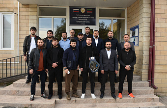 Чемпиона России по боксу Ильяса Магомедова чествовали в Акушинском районе