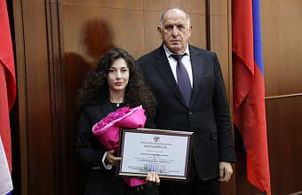 Абдулмуслим Абдулмуслимов вручил госнаграды экономистам Дагестана