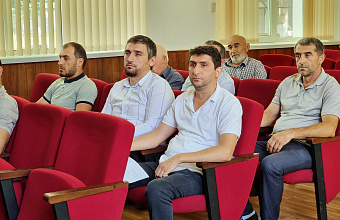 Внеочередная сессия райсобрания депутатов прошла в Кайтагском районе