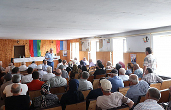 Глава Кизилюртовского района встретился с активом села Стальское