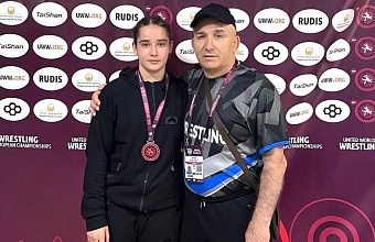 Юная дагестанка – серебряный призер Первенства Европы по женской борьбе