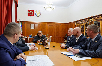 Сергей Меликов встретился с участниками программ «Время героев» и «Доблесть гор»