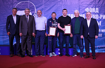 В Каспийске проходит борцовский турнир памяти Сураката Асиятилова