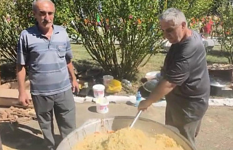 Дагестанский благотворитель накормил пловом тысячи участников выставки «Урожай-2025» на Ставрополье