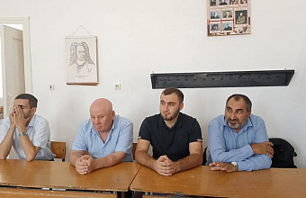 Народный Герой Дагестана встретился с учащимися Араблярской школы