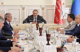 Сергей Меликов провел совещание по снижению дорожных заторов в Махачкале и обеспечению безопасности на дорогах Дагестана