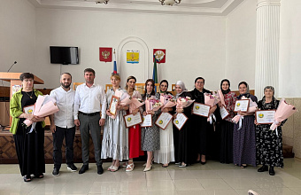 Глава Тарумовского района поздравил актив муниципалитета с Днем России