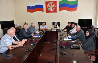 Заседание межведомственной комиссии по организации летнего отдыха детей прошло в Акушинском районе