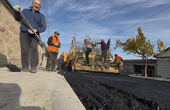 В Сергокалинском районе продолжаются работы по асфальтированию дорог