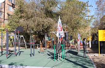 В Кизляре вновь открыли обновленную дворовую территорию