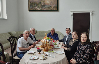 В Карабудахкентском районе посетили семьи, прожившие в браке более 45 лет