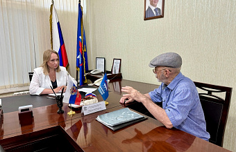 Депутат Елена Кожухина провела прием граждан в Махачкале