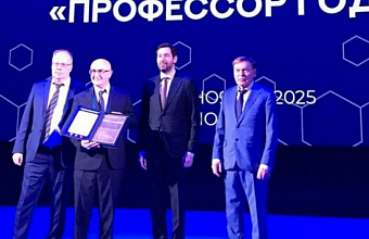 Глава Каякентского района поздравил земляка с победой в престижной премии «Профессор года»