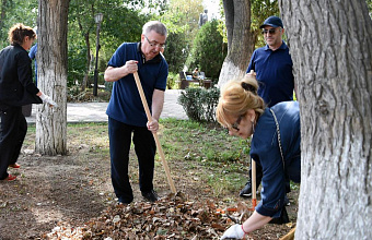 Депутаты Народного Собрания приняли участие в субботнике