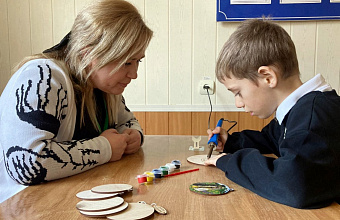 Мастер-класс по выжиганию по дереву прошел для воспитанников КЦСОН Кайтагского района