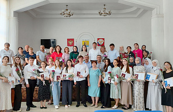 Выпускникам школ Тарумовского района вручили медали