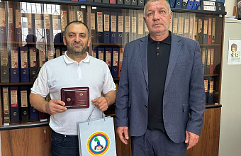 Глава села Кочхюр Курахского района удостоен нагрудного знака Всероссийской ассоциации развития местного самоуправления