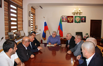 Реконструкцию старой дороги села Тукита обсудили в администрации Ахвахского района