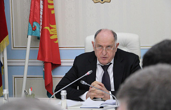 Абдулмуслим Абдулмуслимов провел заседание Комиссии по ЧС в связи с двумя взрывами в Махачкале