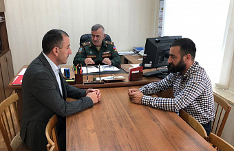 Депутат НС РД Девлетхан Алиев встретился с военкомом по Сулейман-Стальскому и Курахскому районам