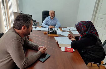 В Новолакском районе матери ребенка-инвалида вручили жилищный сертификат