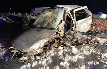 Легковушка столкнулась с фурой в Дагестане, один человек погиб