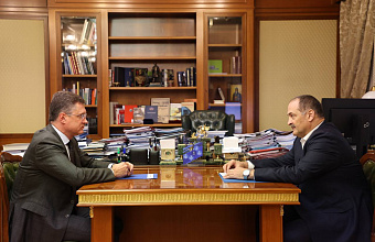 Александр Новак провел рабочую встречу с Сергеем Меликовым