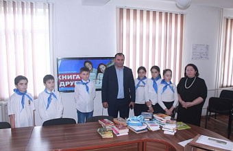 «Движение первых» Хивского района провело акцию «Открывая книгу с “Первыми”»