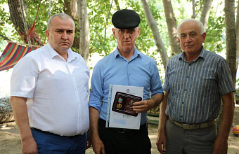 Житель села Ленинаула награжден орденом «За особые заслуги перед Казбековским районом»