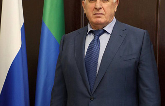 Абдулмуслим Абдулмуслимов поздравил дагестанцев с Международным днем родного языка