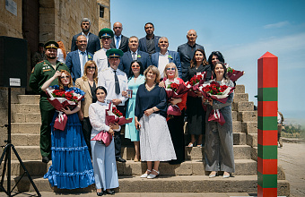 На площадке цитадели «Нарын-Кала» состоялось торжественное мероприятие, посвященное Дню пограничника