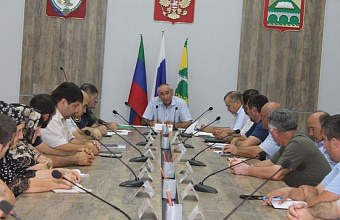 Вопросы привлечения граждан к контрактной службе обсудили в Сулейман-Стальском районе