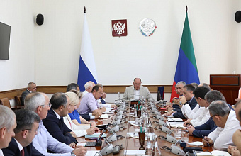 Абдулмуслим Абдулмуслимов провёл совещание с членами Правительства Дагестана