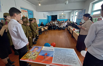 В одной из школ Дахадаевского района состоялось открытие «Парты героя»