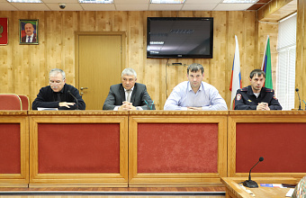 Весенний призыв обсудили на расширенном совещании в Кизлярском районе