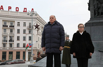 Абдулмуслим Абдулмуслимов возложил цветы к монументу Победы в Минске