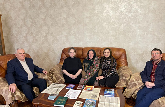 Поэтессу Узлипат Ибрагимову поздравили с профессиональным праздником