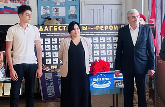 Мамати Гамзатов поддержал акцию «Сделай подарок родной школе»