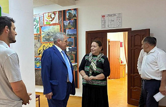 Глава Левашинского района посетил Дом детского творчества